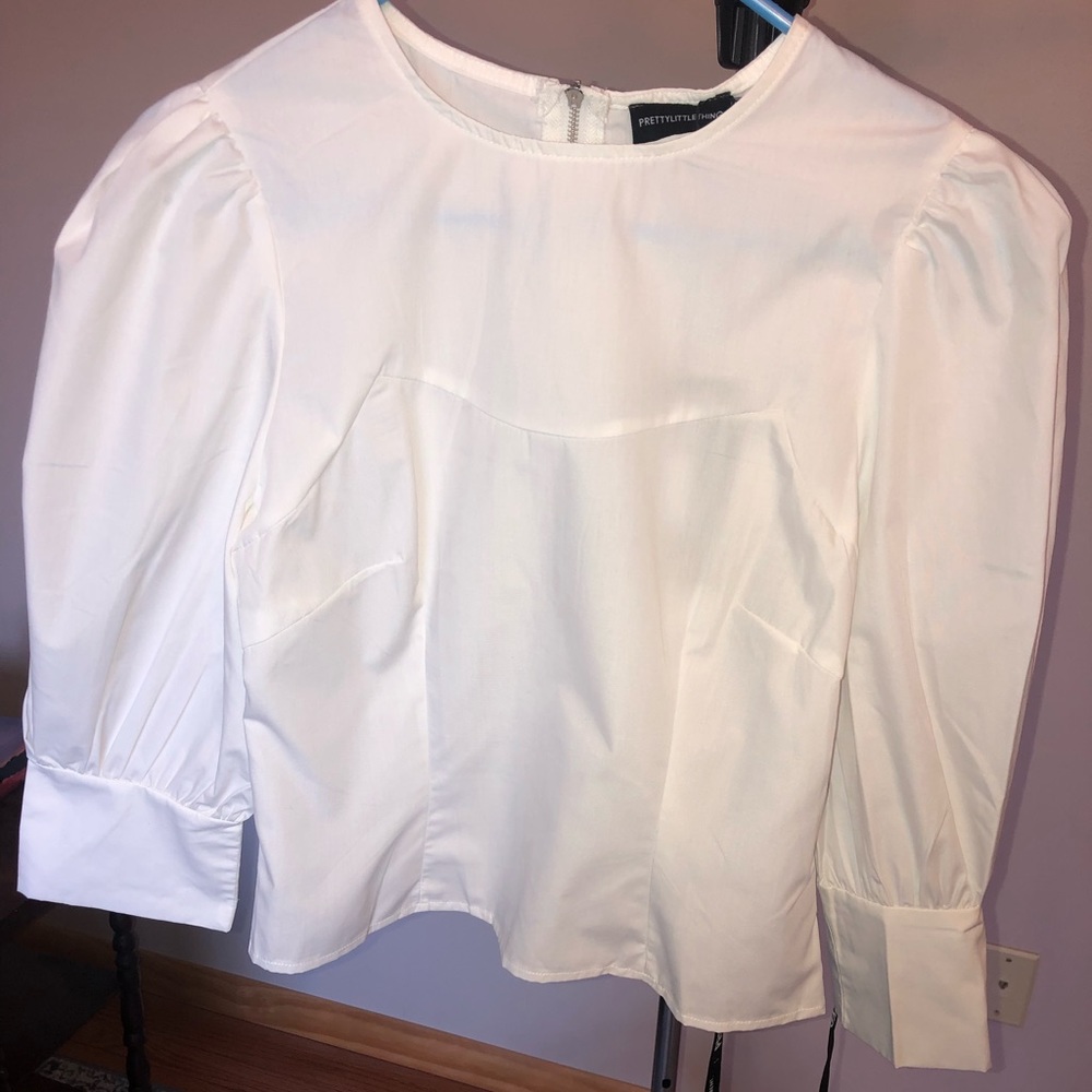 Women’s puff sleeve top